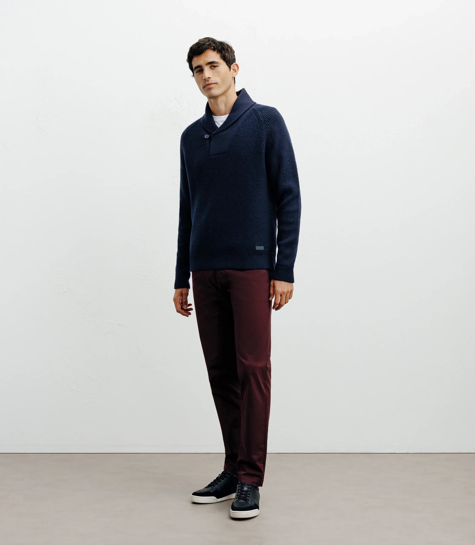 Pull en laine col châle marine - IZAC