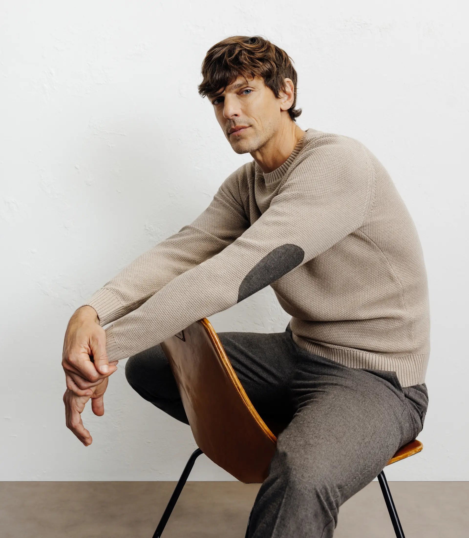 Pull col rond jeux de points beige - IZAC