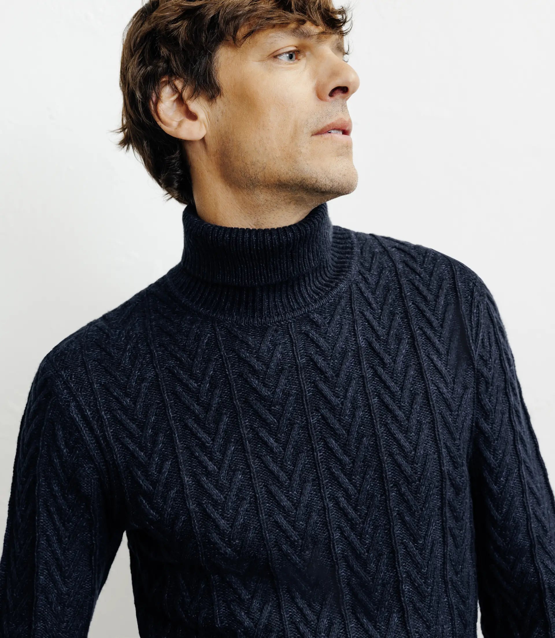 Pull col roulé torsadé marine - IZAC