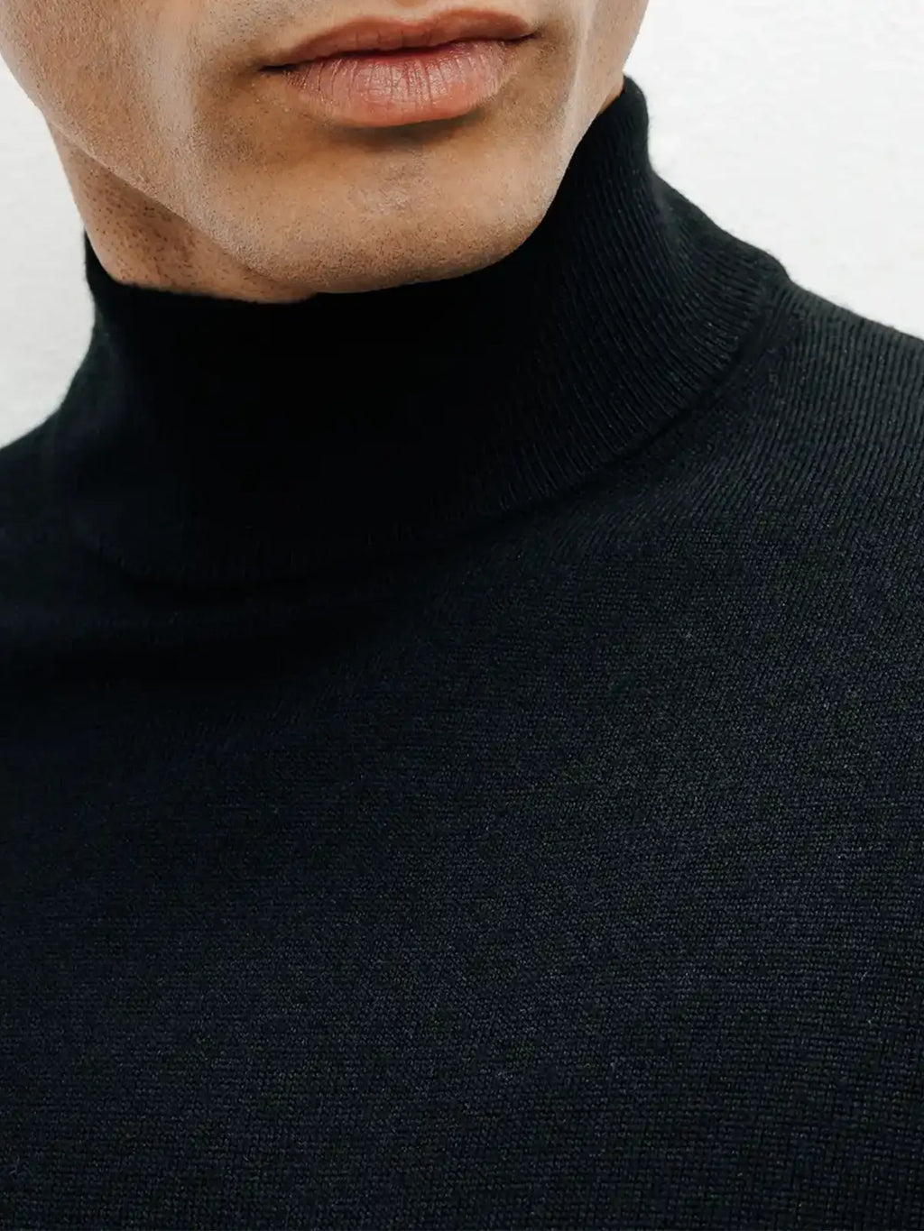 Pull col cheminée noir - IZAC